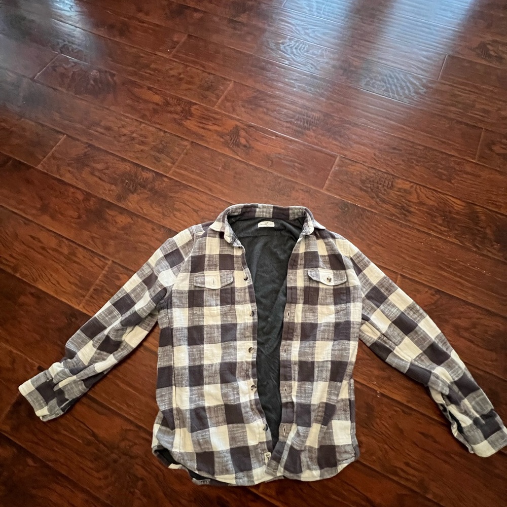 Marine layer space shirt jacket flannel. Size large. Color white and gray.